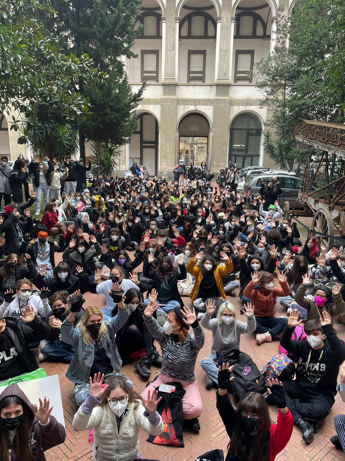 SIT IN LICEO SS.APOSTOLI 01