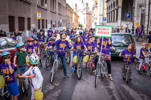 bambini in bici